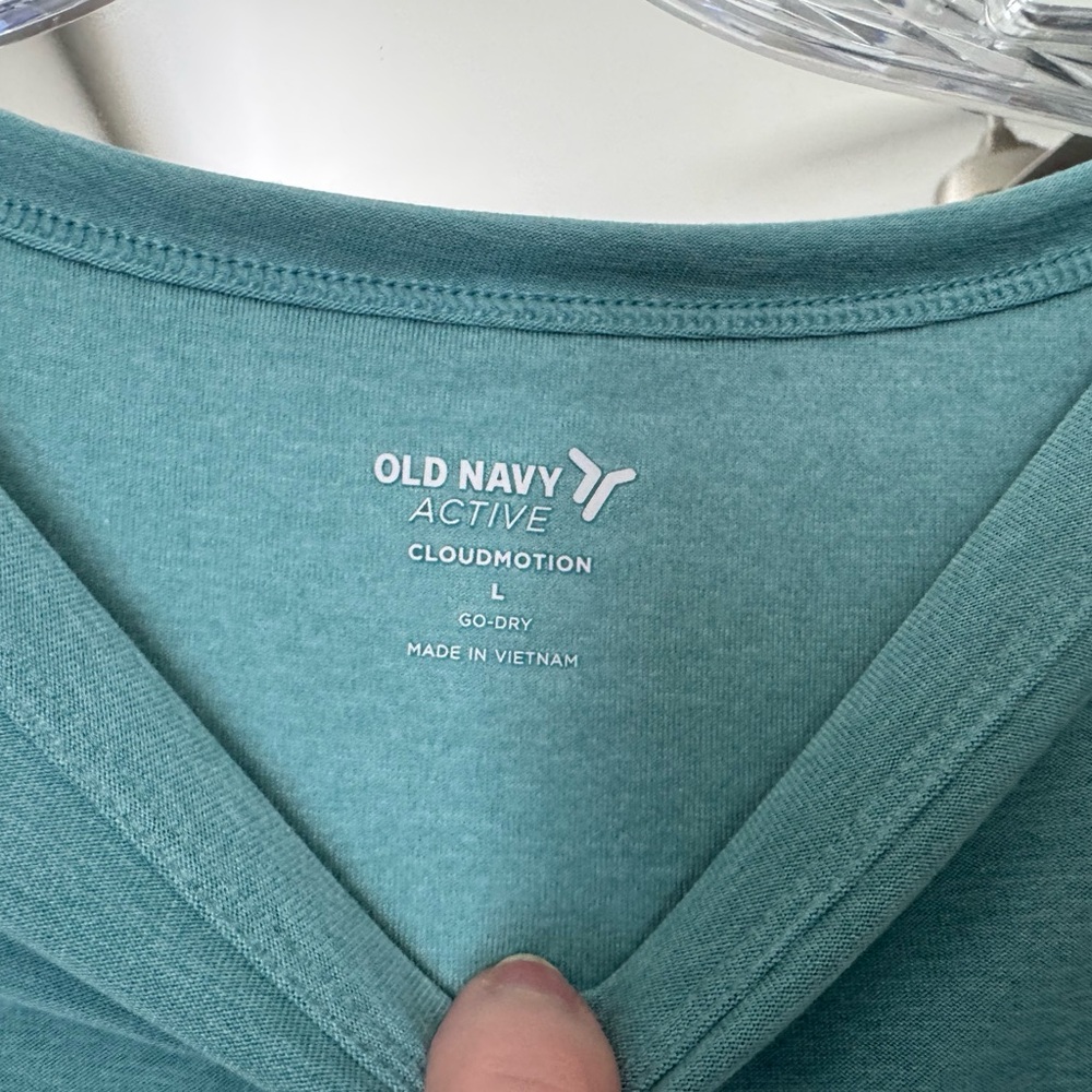 NWT Old Navy Cloud Motion T-Shirt - Picture 4 of 6